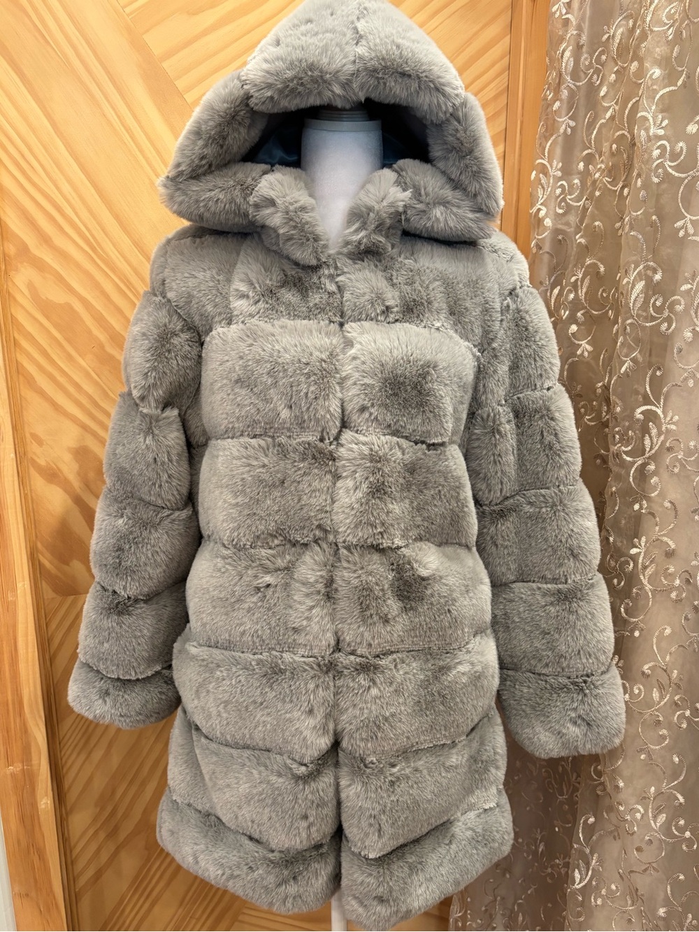 Stylish, super soft Cozy Hooded Faux Fur Coat in Light Gray